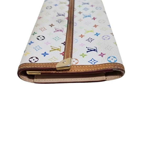 Louis Vuitton - Picture 5 of 7